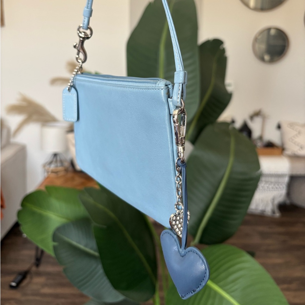 ❌❌SOLD❌❌🩵VTG COACH Hamptons Leather Lrg Skinny Wristlet🩵 - Picture 11 of 15